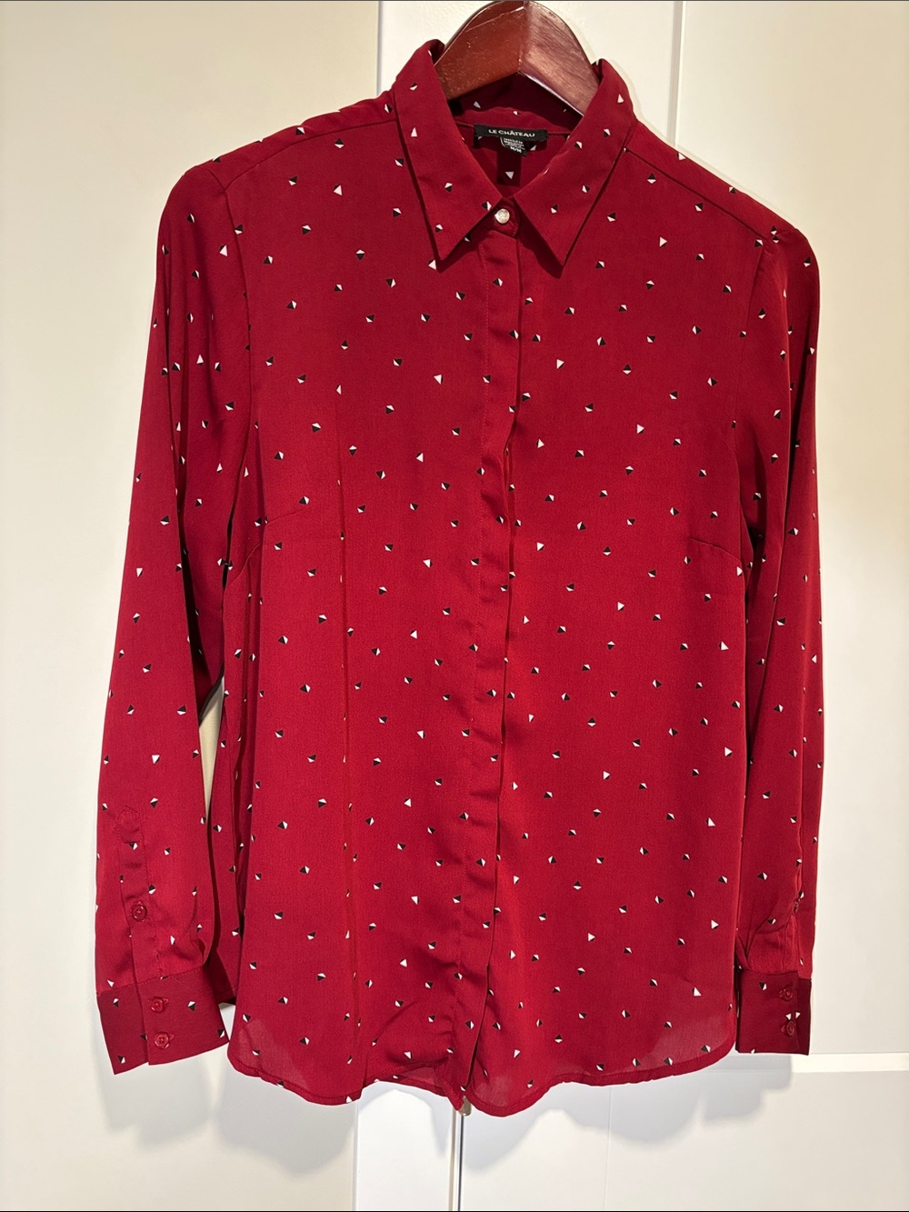 le chateau Red Patterned Button-Down Shirt Blouse Size Medium